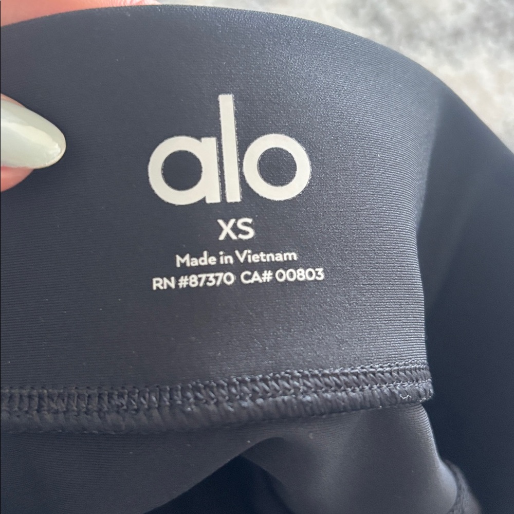 Like NEW SZ XS ALO Yoga Black AIRLIFT Leggings w Seam Details - Picture 2 of 5